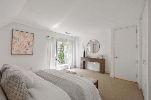 279 Nahanton St 279, Newton, MA 02459