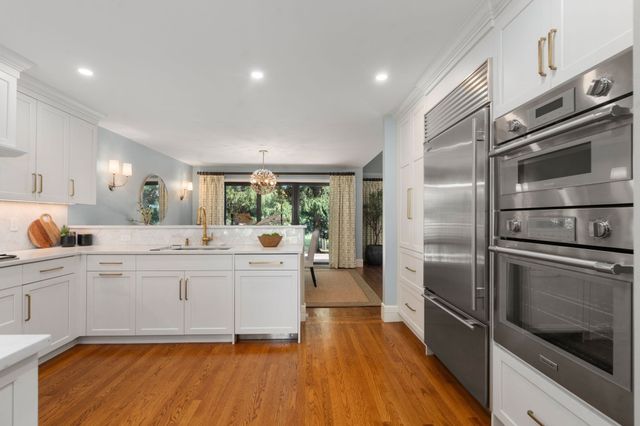 279 Nahanton St 279, Newton, MA 02459