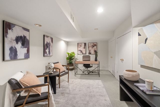 279 Nahanton St 279, Newton, MA 02459