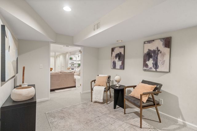 279 Nahanton St 279, Newton, MA 02459