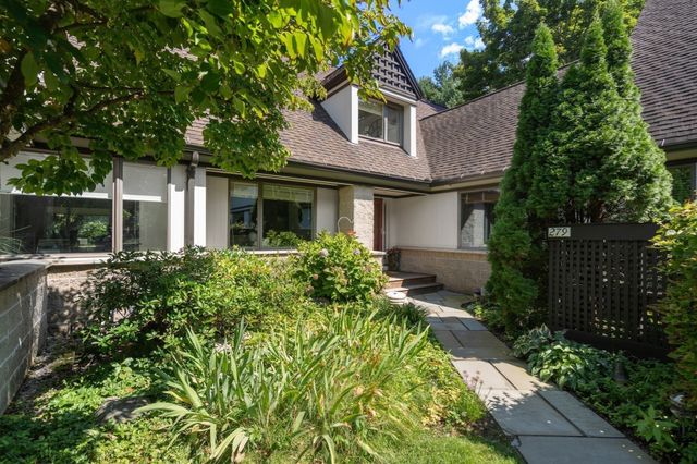 279 Nahanton St 279, Newton, MA 02459