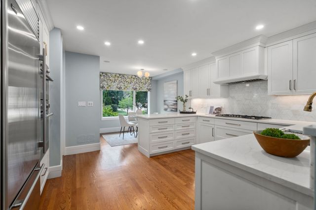 279 Nahanton St 279, Newton, MA 02459