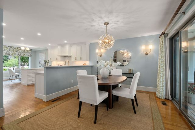 279 Nahanton St 279, Newton, MA 02459