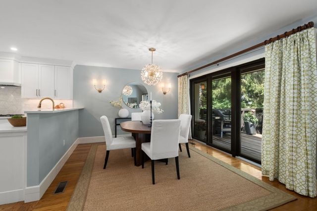279 Nahanton St 279, Newton, MA 02459
