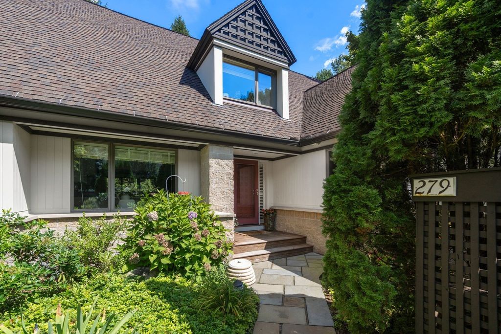 279 Nahanton St 279, Newton, MA 02459