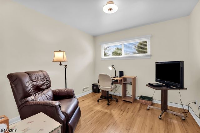 23 Ridge Ct, Cedar Grove Twp., NJ 07009