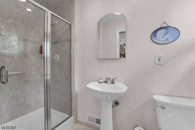 23 Ridge Ct, Cedar Grove Twp., NJ 07009