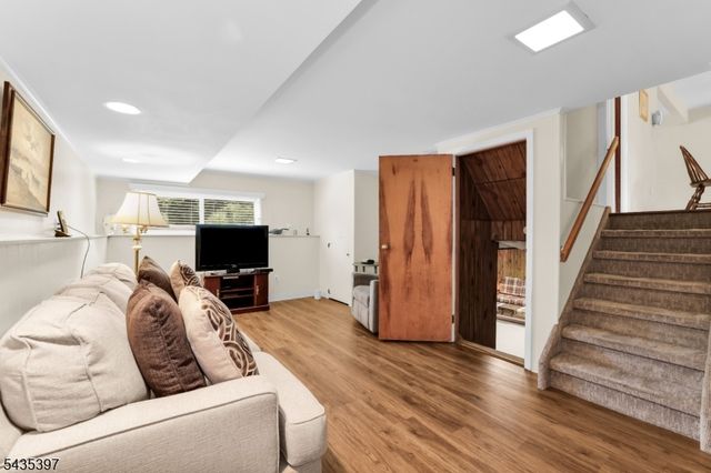 23 Ridge Ct, Cedar Grove Twp., NJ 07009