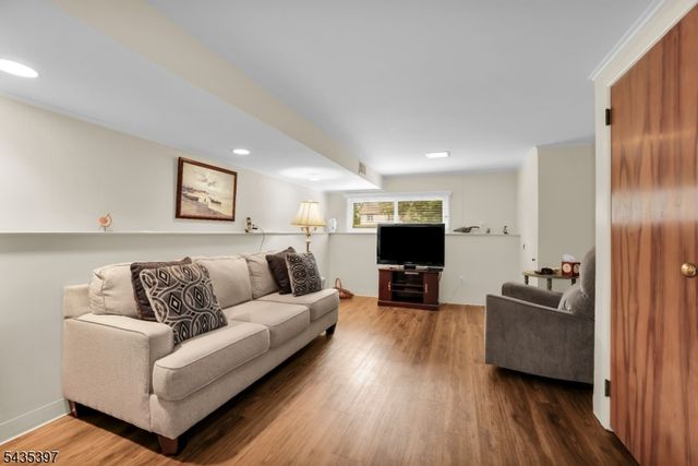 23 Ridge Ct, Cedar Grove Twp., NJ 07009