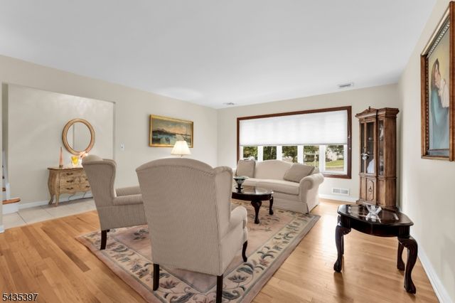 23 Ridge Ct, Cedar Grove Twp., NJ 07009
