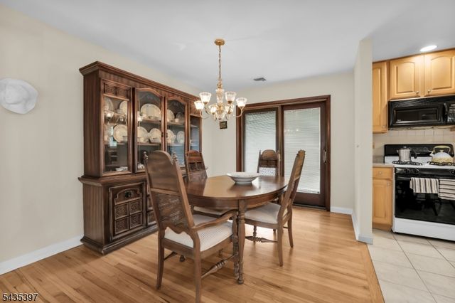 23 Ridge Ct, Cedar Grove Twp., NJ 07009