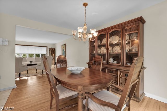 23 Ridge Ct, Cedar Grove Twp., NJ 07009