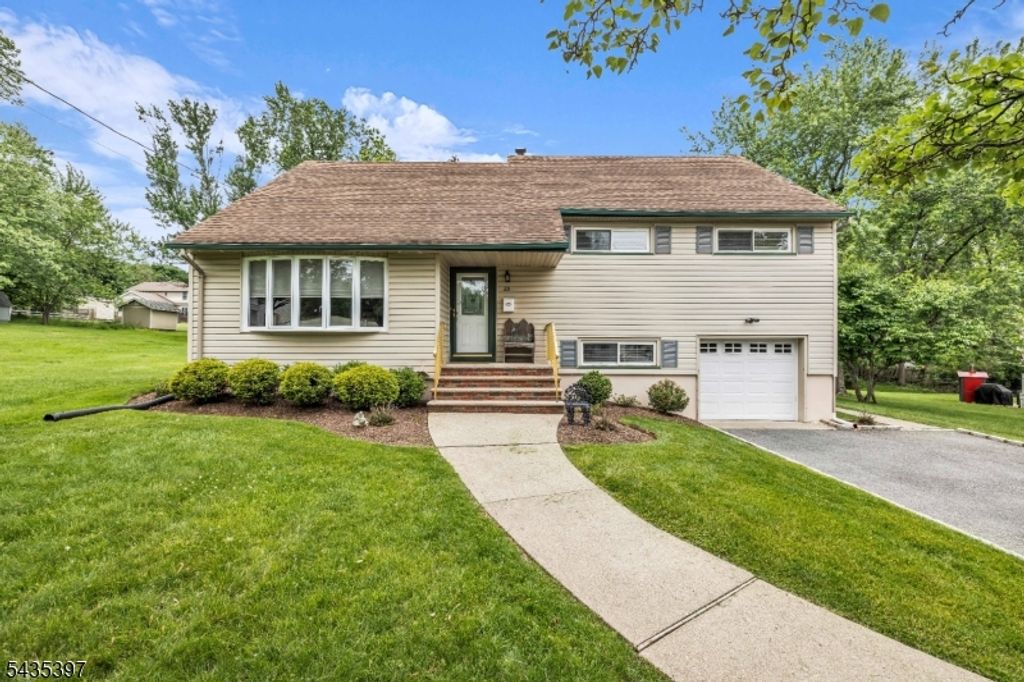 23 Ridge Ct, Cedar Grove Twp., NJ 07009