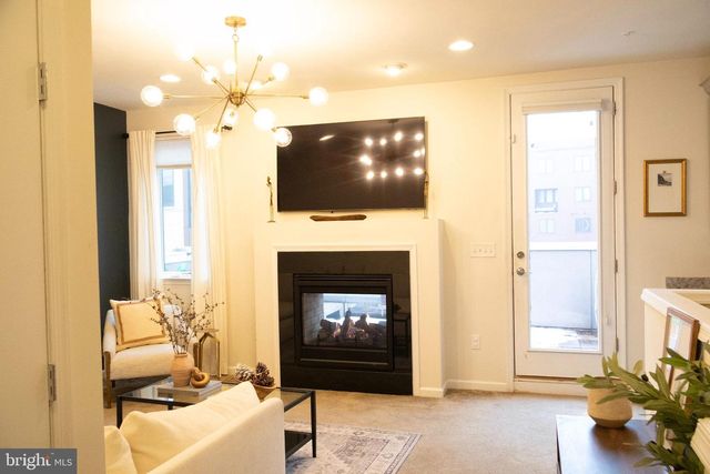 126 CAMBRIA WALK, Alexandria, VA 22304