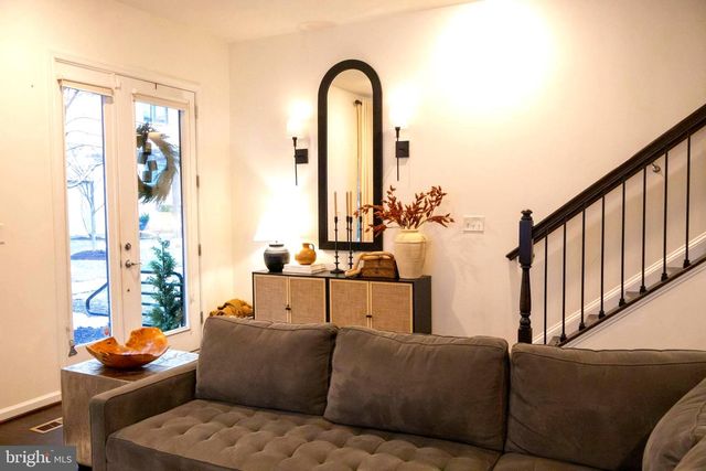 126 CAMBRIA WALK, Alexandria, VA 22304