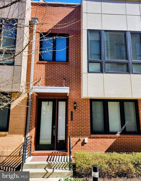 126 CAMBRIA WALK, Alexandria, VA 22304