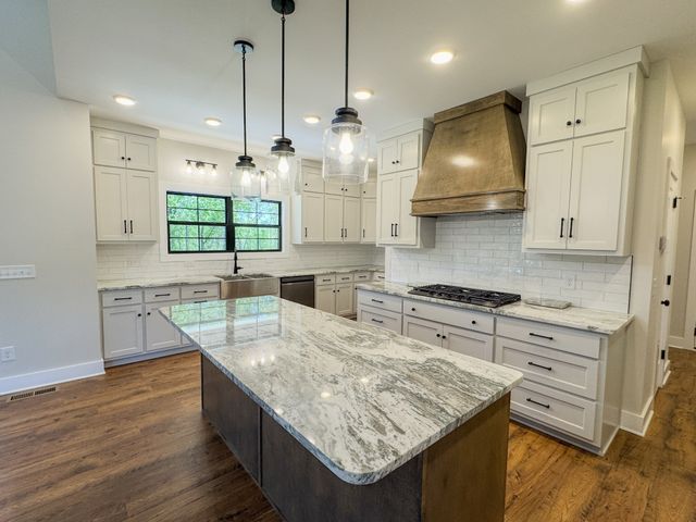 55 Crenshaw Rd, Hartsville, TN 37074