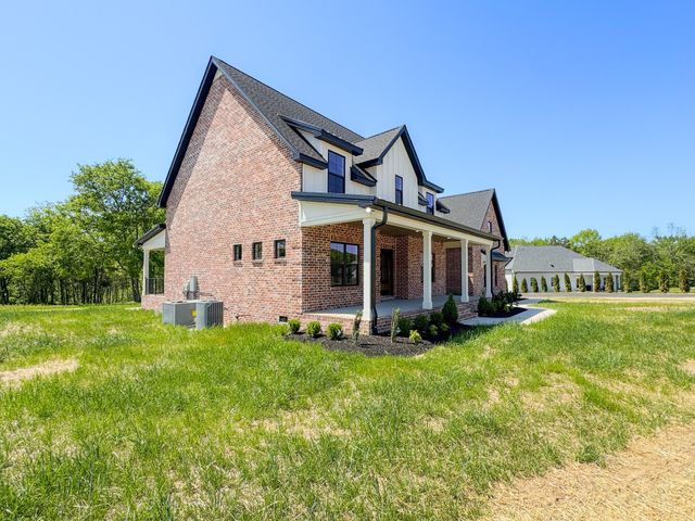55 Crenshaw Rd, Hartsville, TN 37074