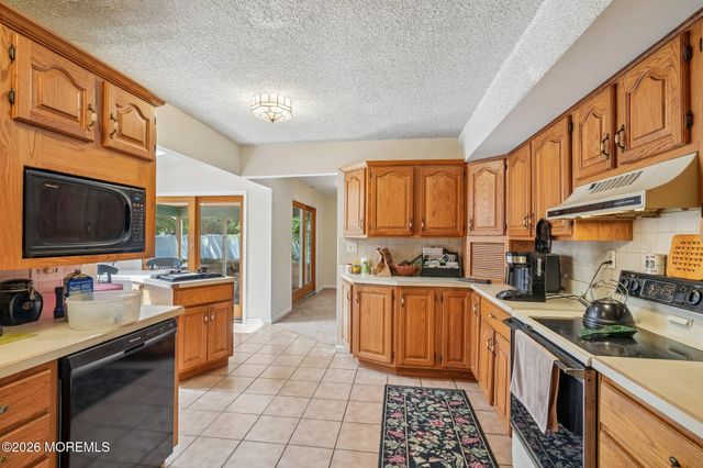 160 Stowe Street, Toms River, NJ 08753