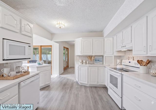 160 Stowe Street, Toms River, NJ 08753