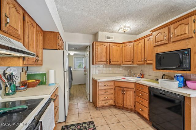 160 Stowe Street, Toms River, NJ 08753