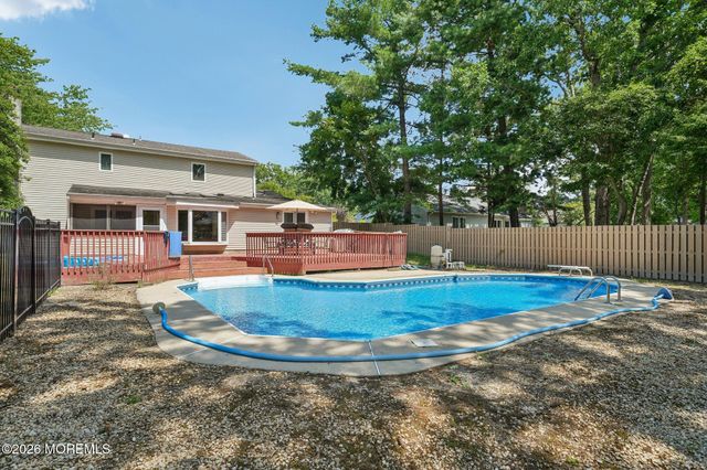 160 Stowe Street, Toms River, NJ 08753