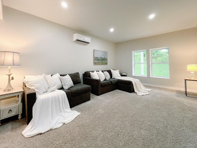82 Hampton Road, Marlboro, NY 12542