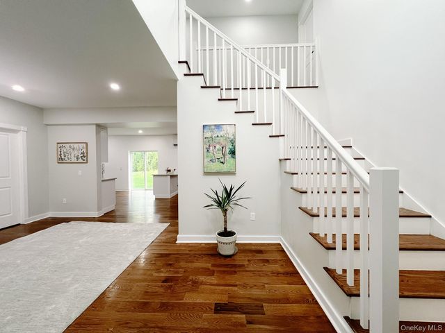 82 Hampton Road, Marlboro, NY 12542