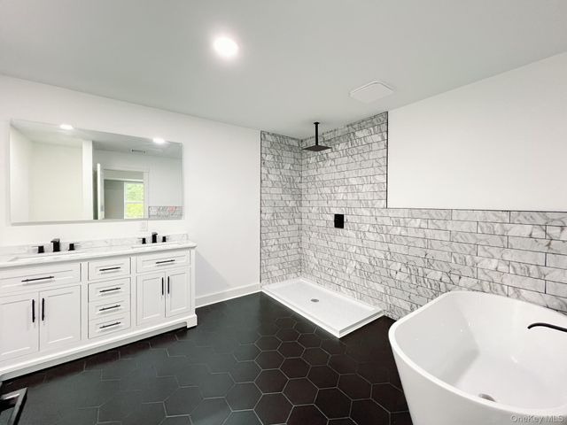 82 Hampton Road, Marlboro, NY 12542