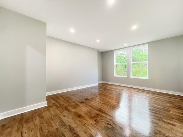 82 Hampton Road, Marlboro, NY 12542