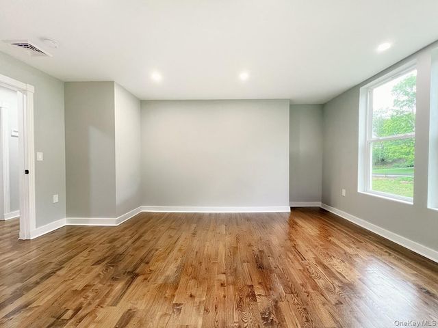 82 Hampton Road, Marlboro, NY 12542