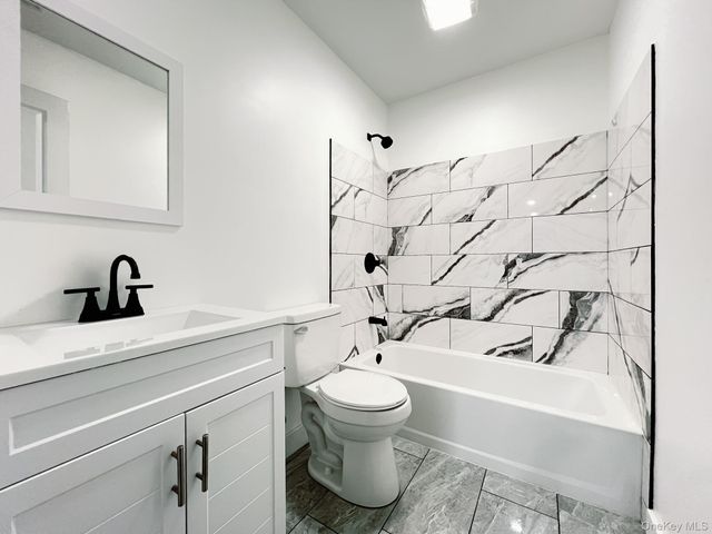 82 Hampton Road, Marlboro, NY 12542