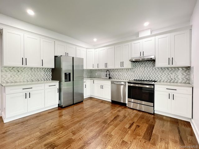 82 Hampton Road, Marlboro, NY 12542