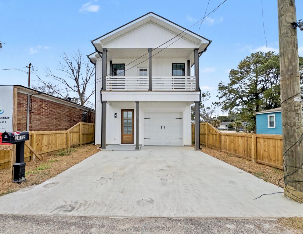 Image 1 of property listing at 2032 Forest Avenue, North Charleston, SC 29405