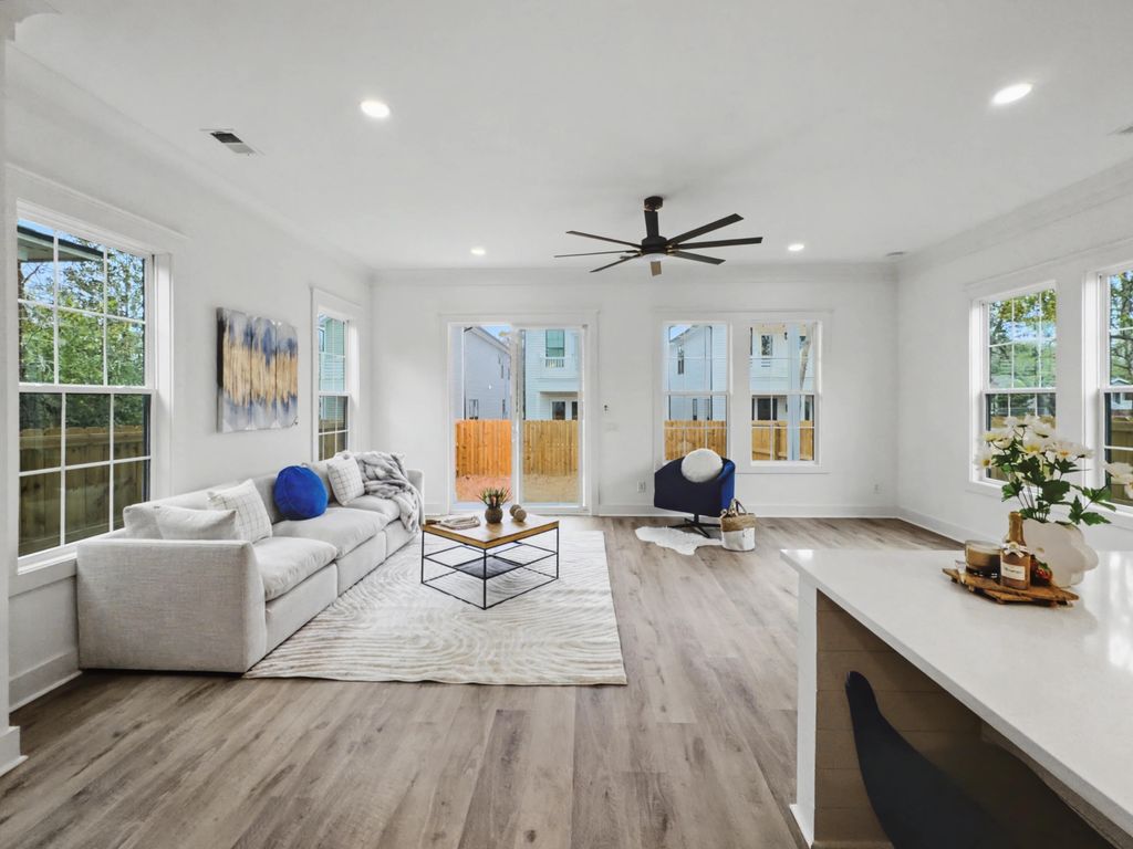 Image 14 of property listing at 2032 Forest Avenue, North Charleston, SC 29405