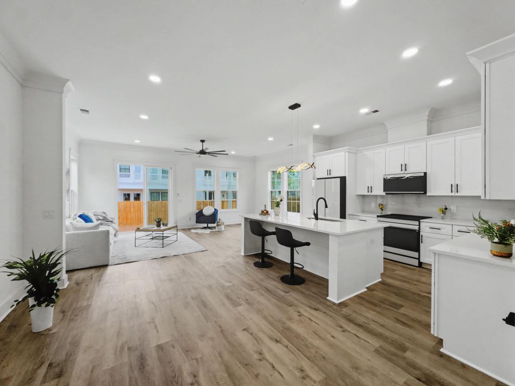 Image 15 of property listing at 2032 Forest Avenue, North Charleston, SC 29405