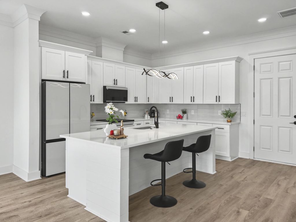 Image 3 of property listing at 2032 Forest Avenue, North Charleston, SC 29405