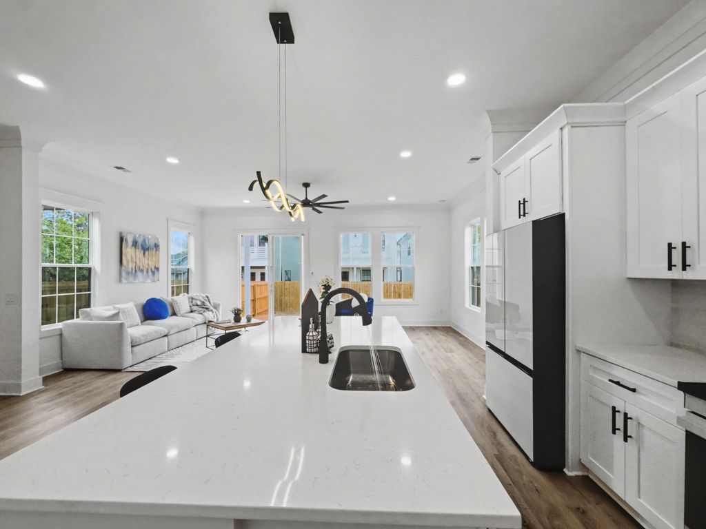 Image 9 of property listing at 2032 Forest Avenue, North Charleston, SC 29405