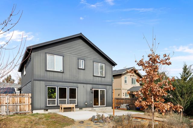 20739 NE Angora Court, Bend, OR 97701