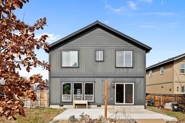 20739 NE Angora Court, Bend, OR 97701