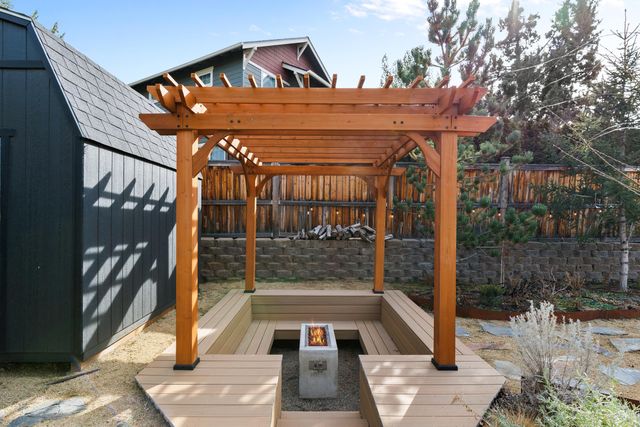 20739 NE Angora Court, Bend, OR 97701