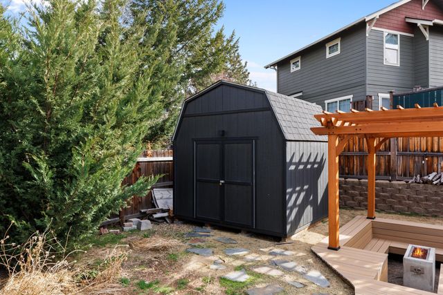 20739 NE Angora Court, Bend, OR 97701