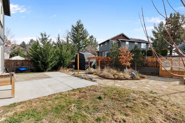 20739 NE Angora Court, Bend, OR 97701