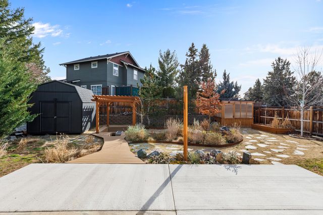 20739 NE Angora Court, Bend, OR 97701