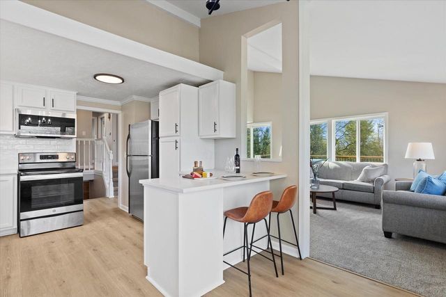 14225 Forest View LANE, Brookfield, WI 53005