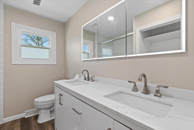 14225 Forest View LANE, Brookfield, WI 53005