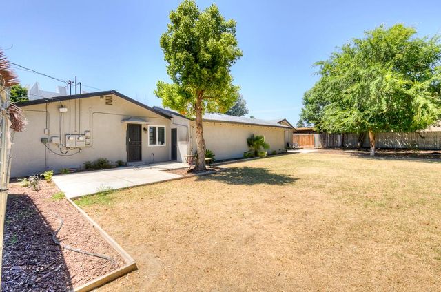 4563 E Sierra Madre Avenue, Fresno, CA 93726