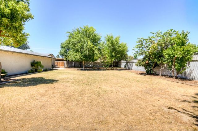 4563 E Sierra Madre Avenue, Fresno, CA 93726
