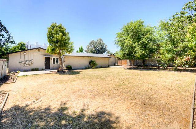 4563 E Sierra Madre Avenue, Fresno, CA 93726