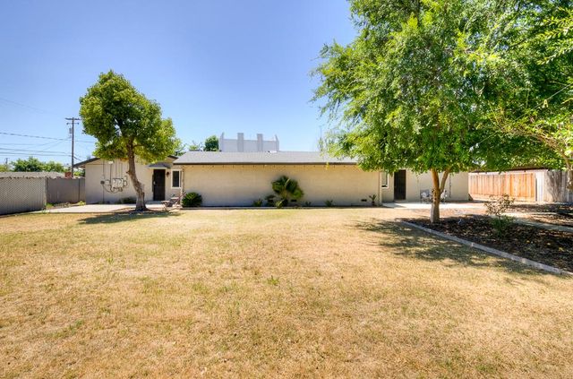 4563 E Sierra Madre Avenue, Fresno, CA 93726